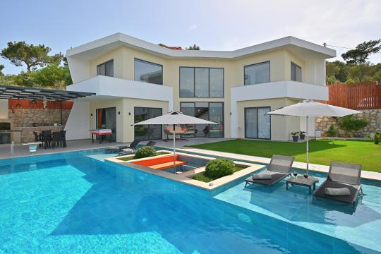 Villa Glass House